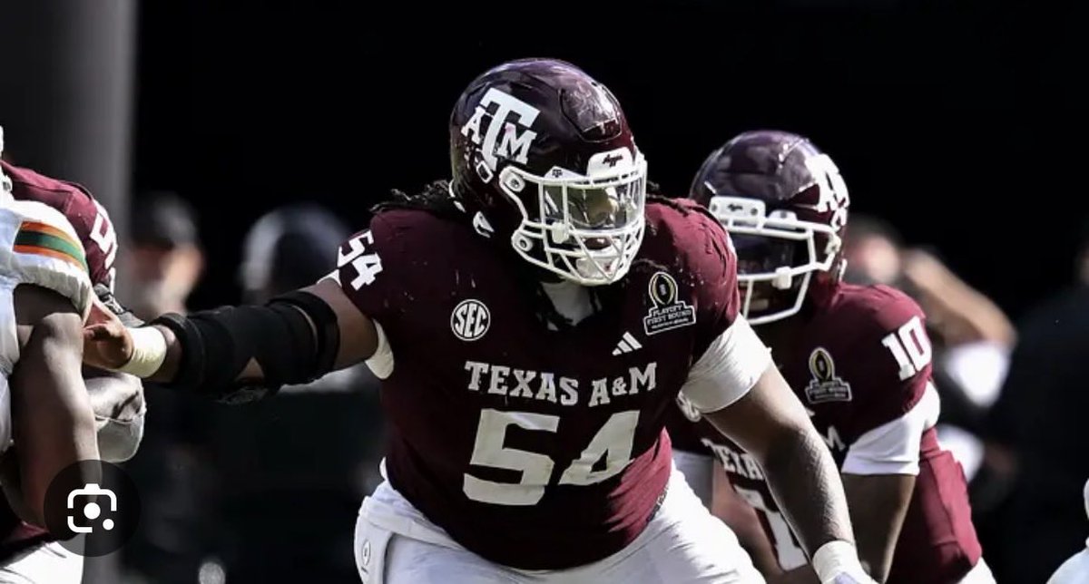 HanifMiddleton's tweet photo. #AG2G Blessed To Receive An Offer From Texas A&amp;M University. #GigEm @CoachStoneO @coachtwelch1 @TrainerOfSpeed1 @benton_leroy https://t.co/6FXzHIraei