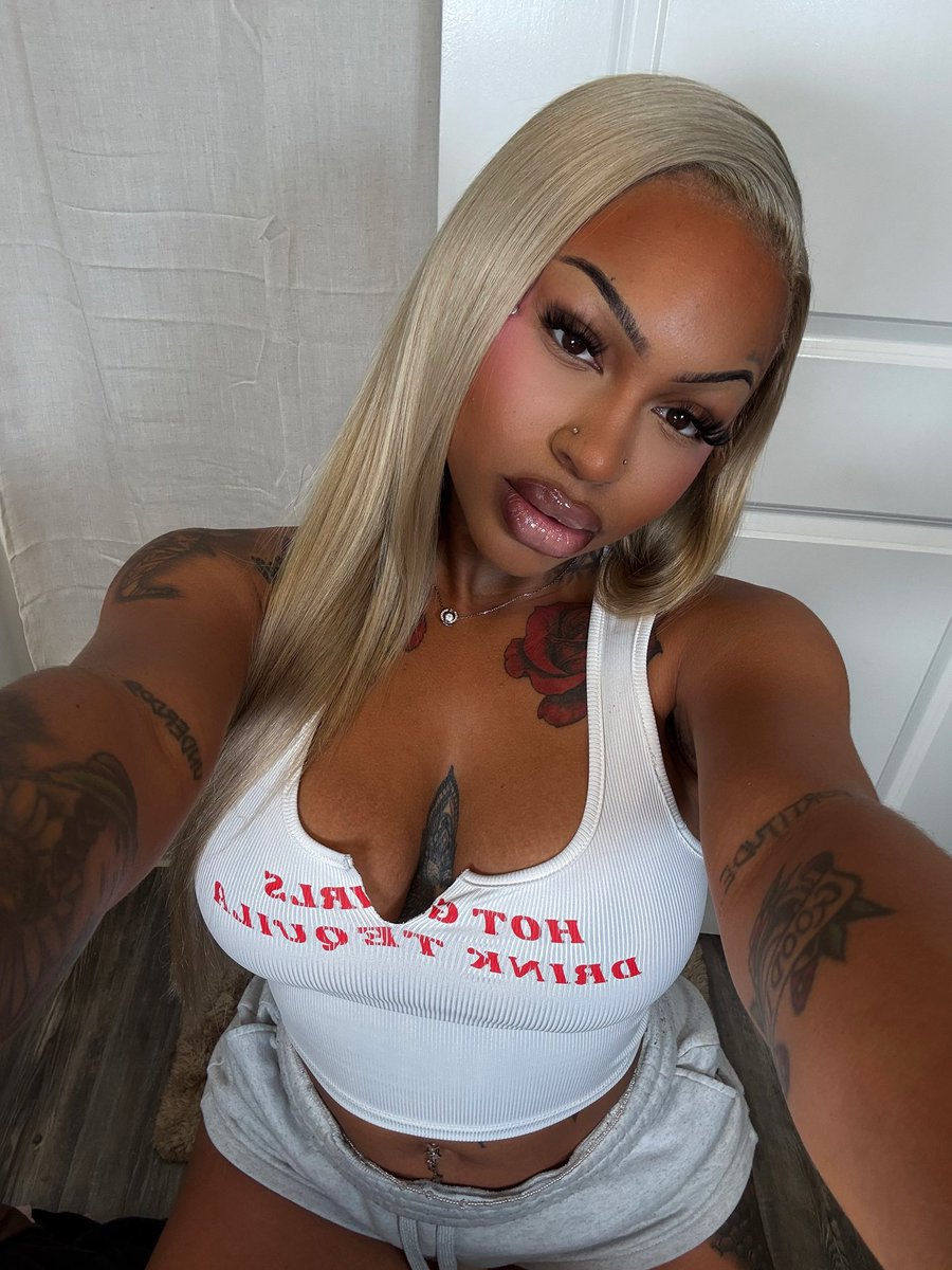 LilMissTeeXO_'s tweet photo. I NEVER STOPPED BEING HER. 💋🔥🥹 https://t.co/VYJd41N3Vs