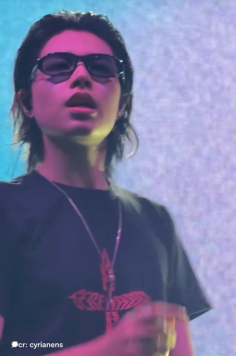 loutifulday's tweet photo. LOUIS - 4SHO 4SHO
HE WEARS GLASSES DAMN😭😎❤️‍🔥

[Serenades &amp; Body Rolls in Paris] 
#LOUIS #루이 #LNGSHOT #롱샷 https://t.co/4p9LYEYMfB
