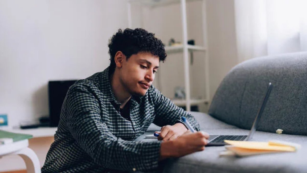 insidehighered's tweet photo. Student Success | College Living Cost Estimates Vary Widely

A new study of over 5,000 colleges finds wide disparities in how institutions estimate the cost of attendance, raising questions about affordability and financial aid. https://t.co/qwkKrua971 https://t.co/8m0u7Pze5C