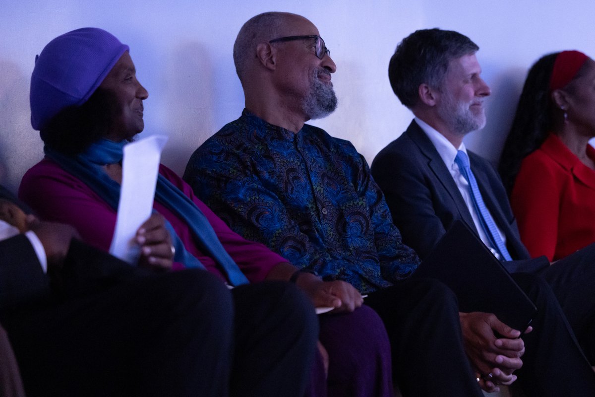 POETSorg's tweet photo. Our heartfelt thanks to our Board of Directors, our Chancellors, Guggenheim New York and its Poet-in-Residence, Patrick Rosal, and everyone who joined us to celebrate the extraordinary power of poetry. (3/3)

📸 Beowulf Sheehan https://t.co/cYIiwEibhy