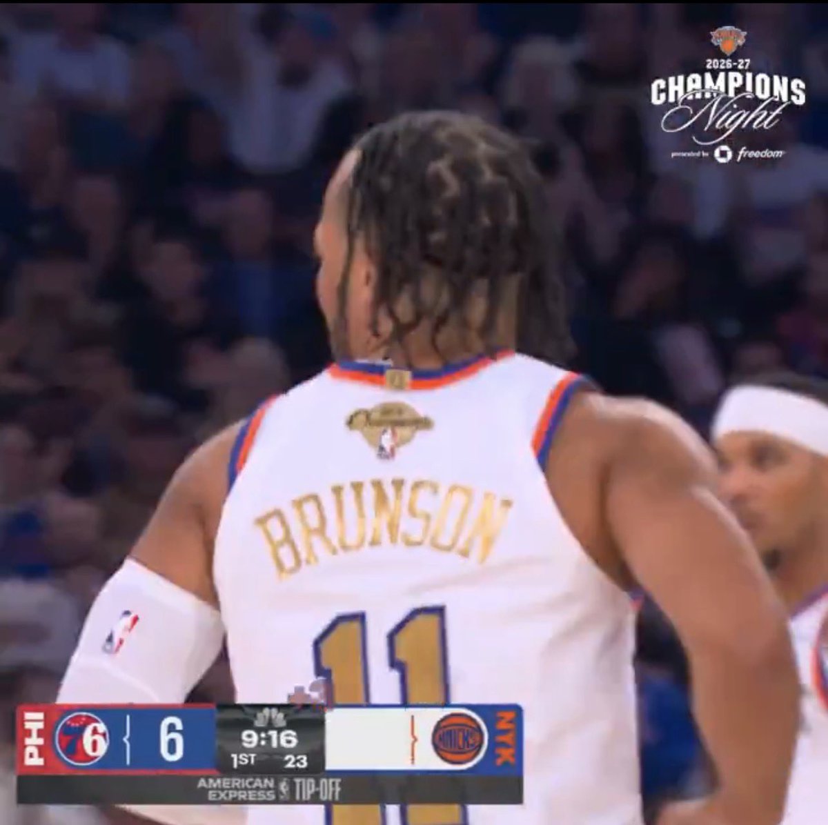 hoopsden1's tweet photo. The Knicks' season-opener jerseys feature gold lettering and numbers, and they look great. https://t.co/t00RJpYa8H