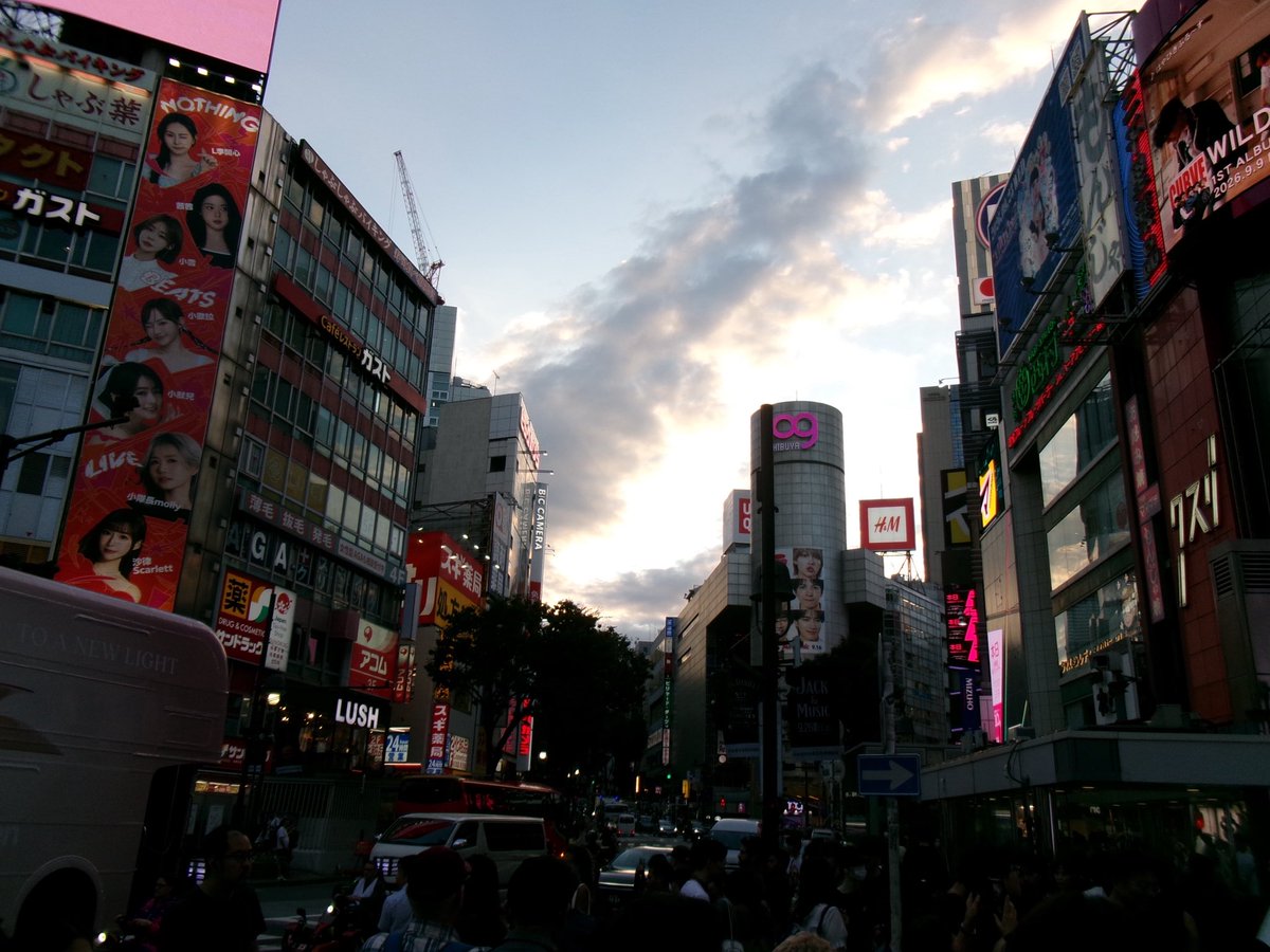 hidekick's tweet photo. 街の夕暮れ時

#StreetPhotography
#ExploreTokyo https://t.co/R6RQzhmv1p