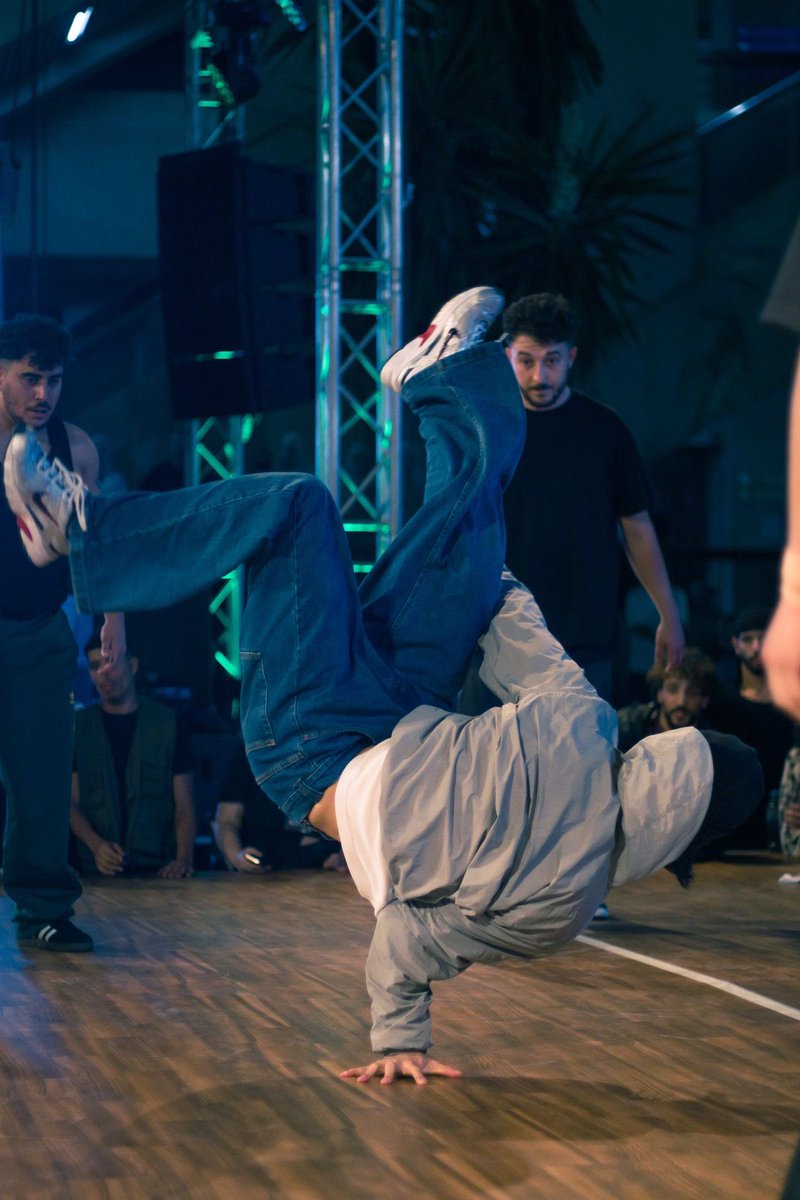 narutoooowo's tweet photo. ╰➤ AU #Narusasu ᝰ.ᐟ ✮⋆˙ 🍥🍅

Donde Sasuke es un bailarín de ballet reservado que se encuentra con unos bailarines de freestyle en la calle

o 

Donde Naruto es un bailarín de freestyle que no para de hacer contacto visual con un pelinegro de la audiencia https://t.co/xuVUNTtiXl
