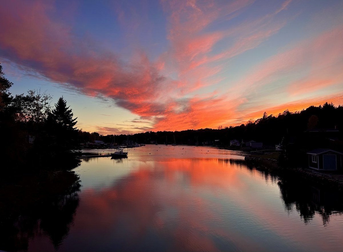 jmr___18's tweet photo. Another incredible sunset tonight https://t.co/FnsknFiBNx