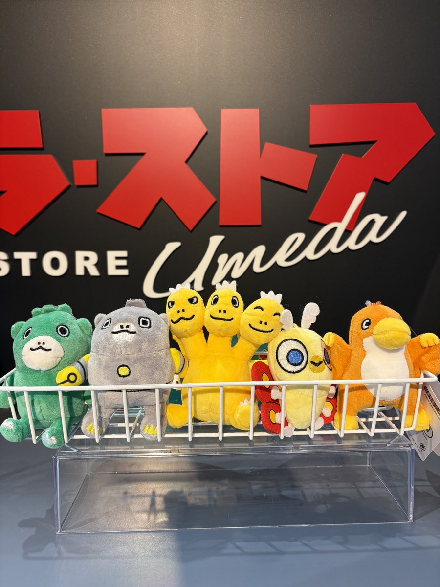GodzillaS_umeda's tweet photo. 【入荷情報】

　　　＼本日発売／
カラビナマスコット
#ちびゴジラ #ちびゴジラ第２形態 #ちびミニラ #ちびメカゴジラ #ちびモスラ #ちびバトラ #ちびラドン #ちびアンギラス #ちびガイガン  (全9種)各1,320円(税込)

#ちびギドラ 1,540円(税込)

#GODZILLA #ゴジラ・ストア
#ゴジラ #NU茶屋町 https://t.co/7apntubzGw