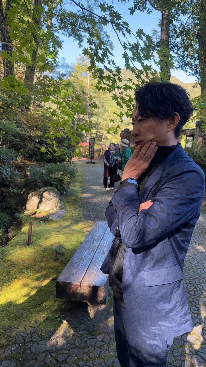 BHSCorporation's tweet photo. おはビハス٩(๑•ㅂ•)۶
#藤枝市 🌞
　
久しぶりに社長登場です✨

社長から日光旅行のお土産ショットが届きました！📸✨ 同期の皆様との集合写真、とても良い笑顔で溢れています(●´ω`●)
「平家の里」でのお写真は、カメラを意識されていない（？）ふとした瞬間をとらえた貴重な1枚！

素敵な旅の思い出をおすそ分けしていただき、朝から心がほっこり温まりました( ˶'ᵕ'˶ )
　
週の真ん中
水曜日も💚
#企業公式が朝の挨拶を言い合う
#企業公式相互フォロー