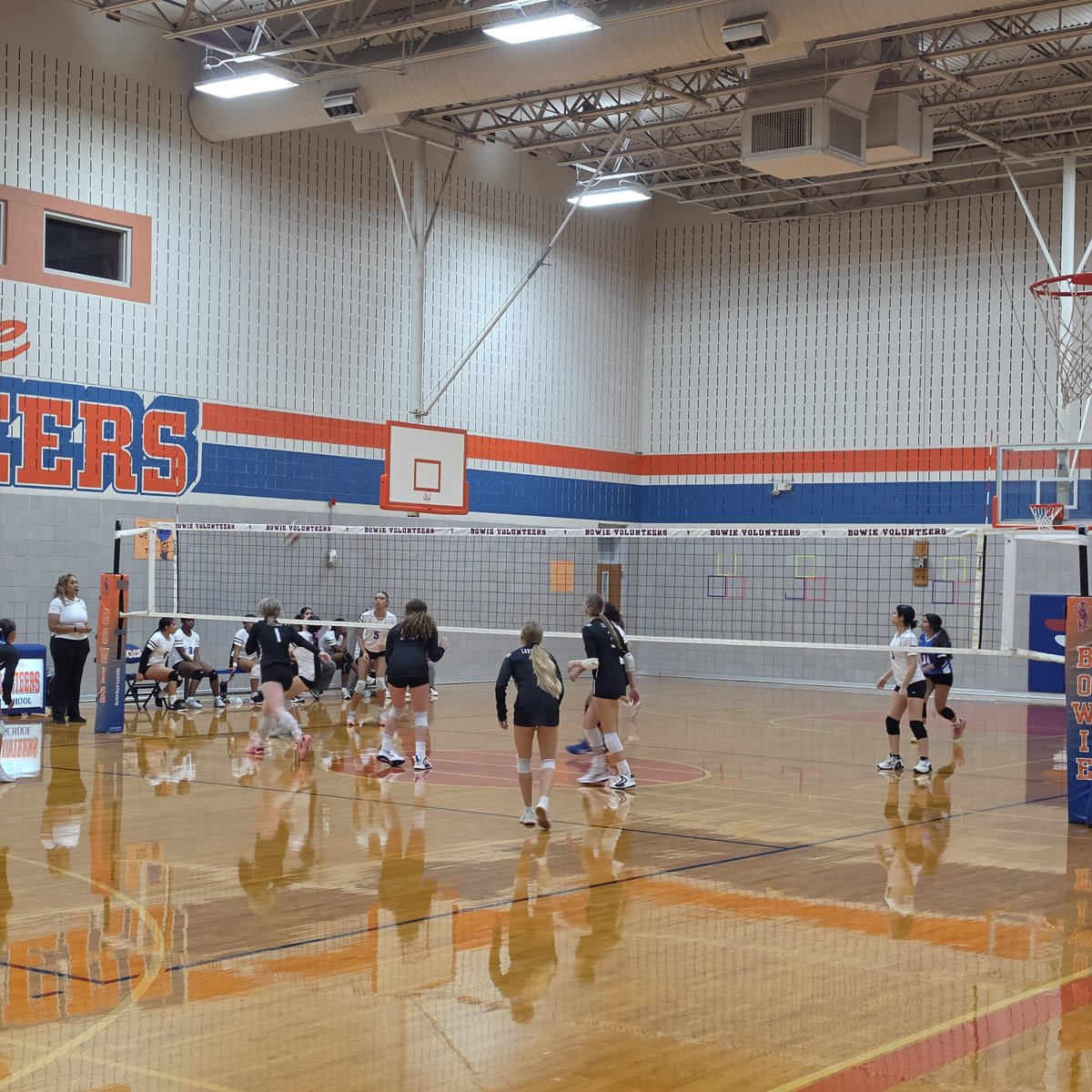 AISD_ATH's tweet photo. Bowie Vs. Weatherford Volleyball 
#CultivatingChampions
#MakingDreamsHappen
@ArlingtonISD @THSCAcoaches @OfficialTHSADA 
#WeAreArlingtonISD https://t.co/iF9Po5RtAO