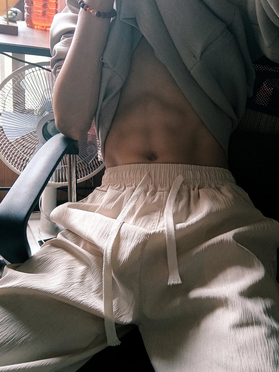 ASA29110927023's tweet photo. 蹭蹭晨起的日光

#露  #鸡巴 https://t.co/mn8pIaUfaX