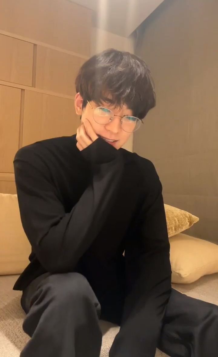 mingnaaa77's tweet photo. 내가 진짜 조아하는 살짝곱슬폭닥머리 워누 https://t.co/JhMMw2cthB