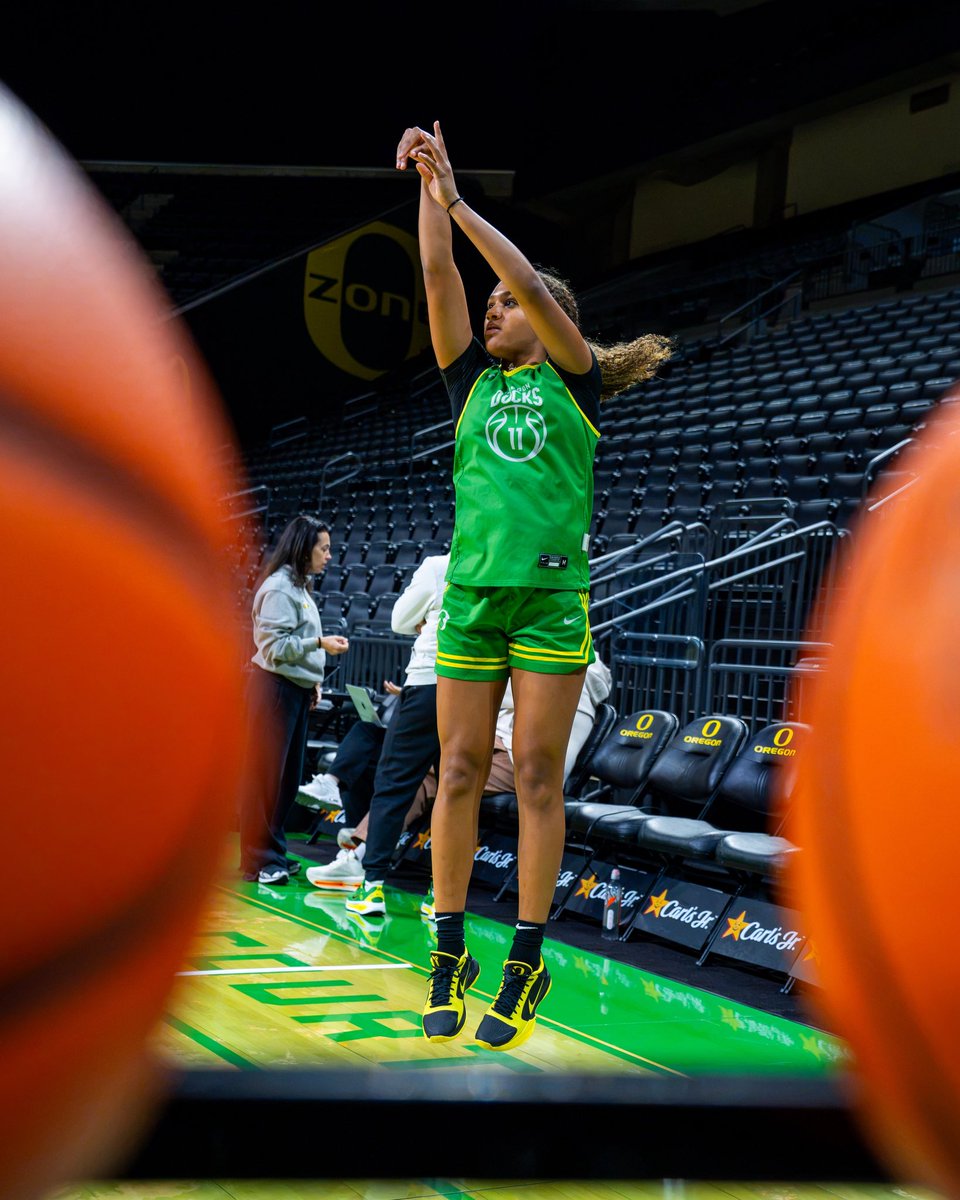 OregonWBB's tweet photo. Gettin’ warm. 

#GoDucks https://t.co/7DQtn9v30p