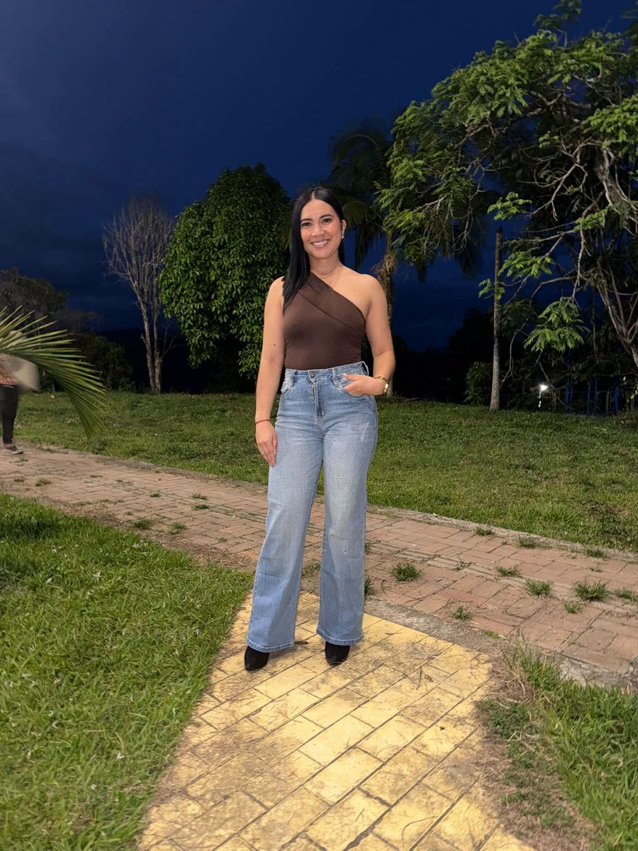 la_feranda's tweet photo. Feliz noche para todas esas personas trabajadoras☺️☺️.
#lafernada https://t.co/g820gkosns