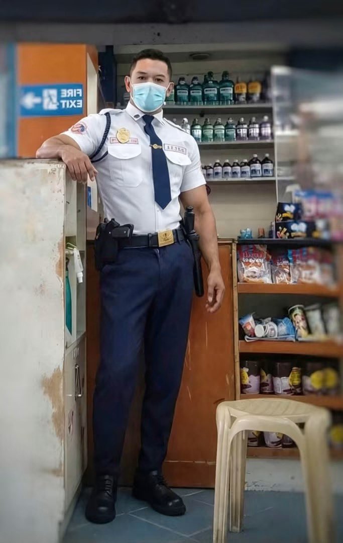 UKViewTime's tweet photo. Duty                              or                    restday? https://t.co/WfuLQYdGwx