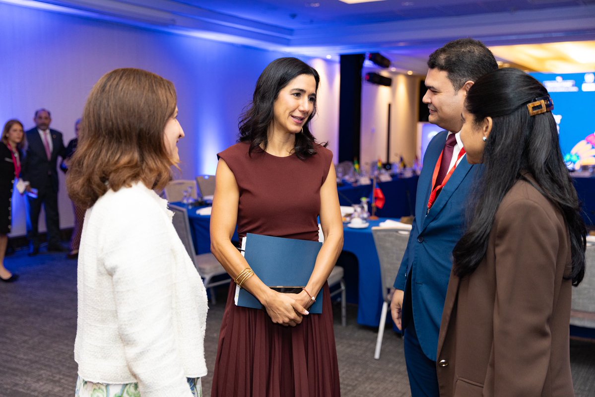 MichMuschett's tweet photo. Previo a la inauguración #ForoMinisterial2026, junto a nuestra anfitriona, ministra @carles_beatriz 🇵🇦 sostuve un encuentro privado con ministros y ministras de la región para escuchar sus expectativas y asegurar que este sea un espacio estratégico de diálogo franco, aprendizaje colectivo y construcción de acuerdos para dar tracción a una agenda regional de desarrollo resiliente.