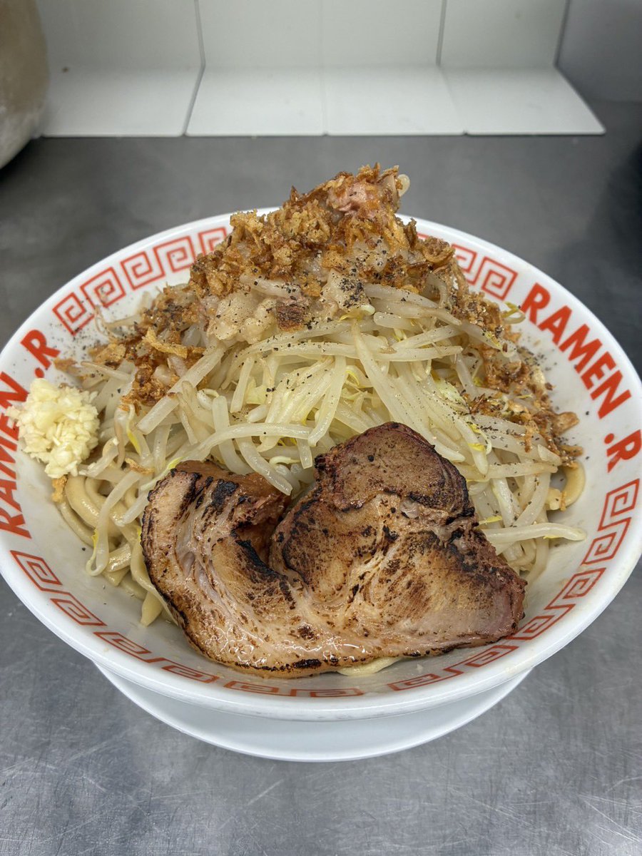 ramen_r_nagai's tweet photo. 10月21日(水)

【営業時間】 11:00～23:00(L.O22:45)

【麺場担当】
昼 えり
夜 たいが

おはようございます☀️
本日お昼のSNS🈂️は【炙り豚変更】です🐷

⚠️車・バイクでお越しの方はコインパーキングをご利用ください⚠️

長居店はマシマシフェス出店のため
下記期間休業となります🙇‍♀️

10/28(水)〜11/1(日) 🔴終日休業