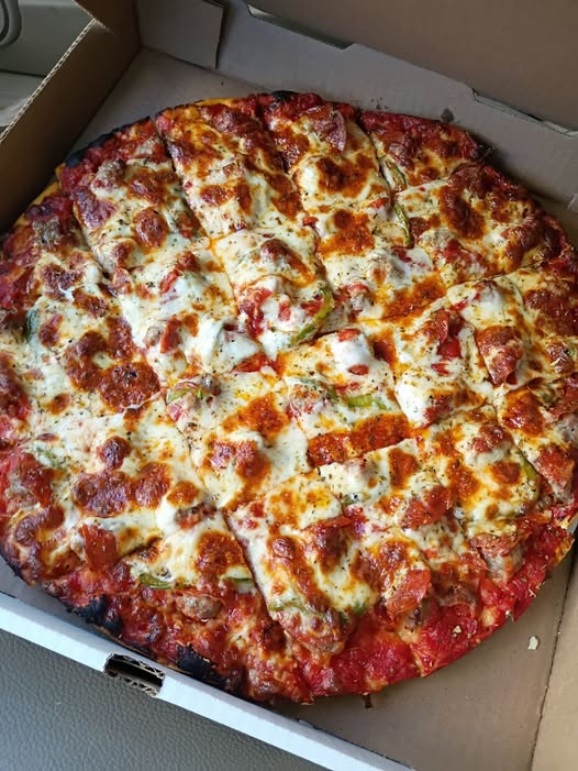 LifeIntheRegion's tweet photo. Where in Da Region did this delicious pizza come from? 🤔NOT Bronko's or Flamingo! 😂🍕🍕 https://t.co/7YLD0zZqPi
