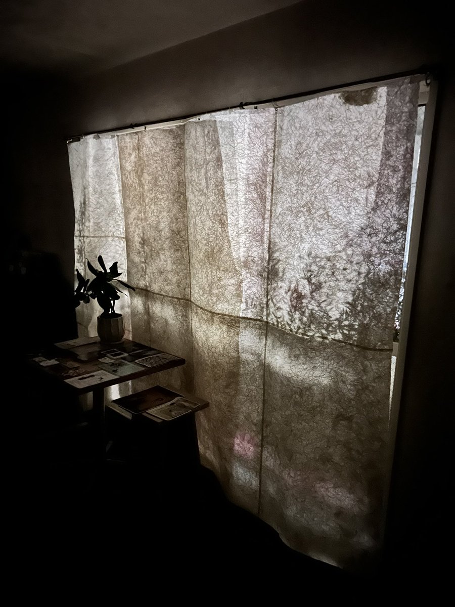 amaro_kyoto's tweet photo. おはようございます！

夜中のあまろは水墨画のようです。

本日もみなさまのお越しをお待ちしております✨️ https://t.co/oRZrkgWeZb