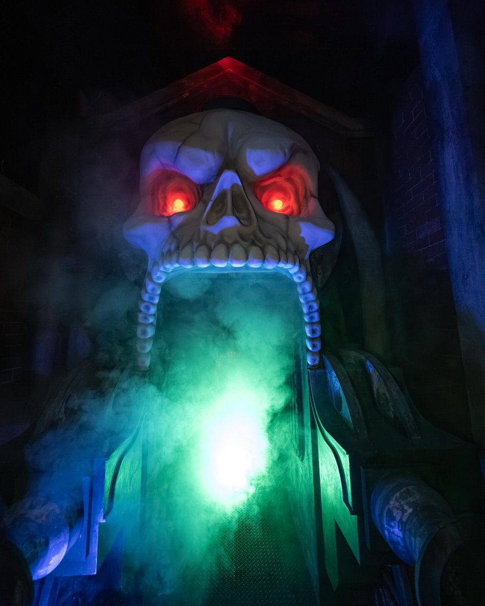HorrorNightsORL's tweet photo. going off the rails https://t.co/ULe9IU6ITL