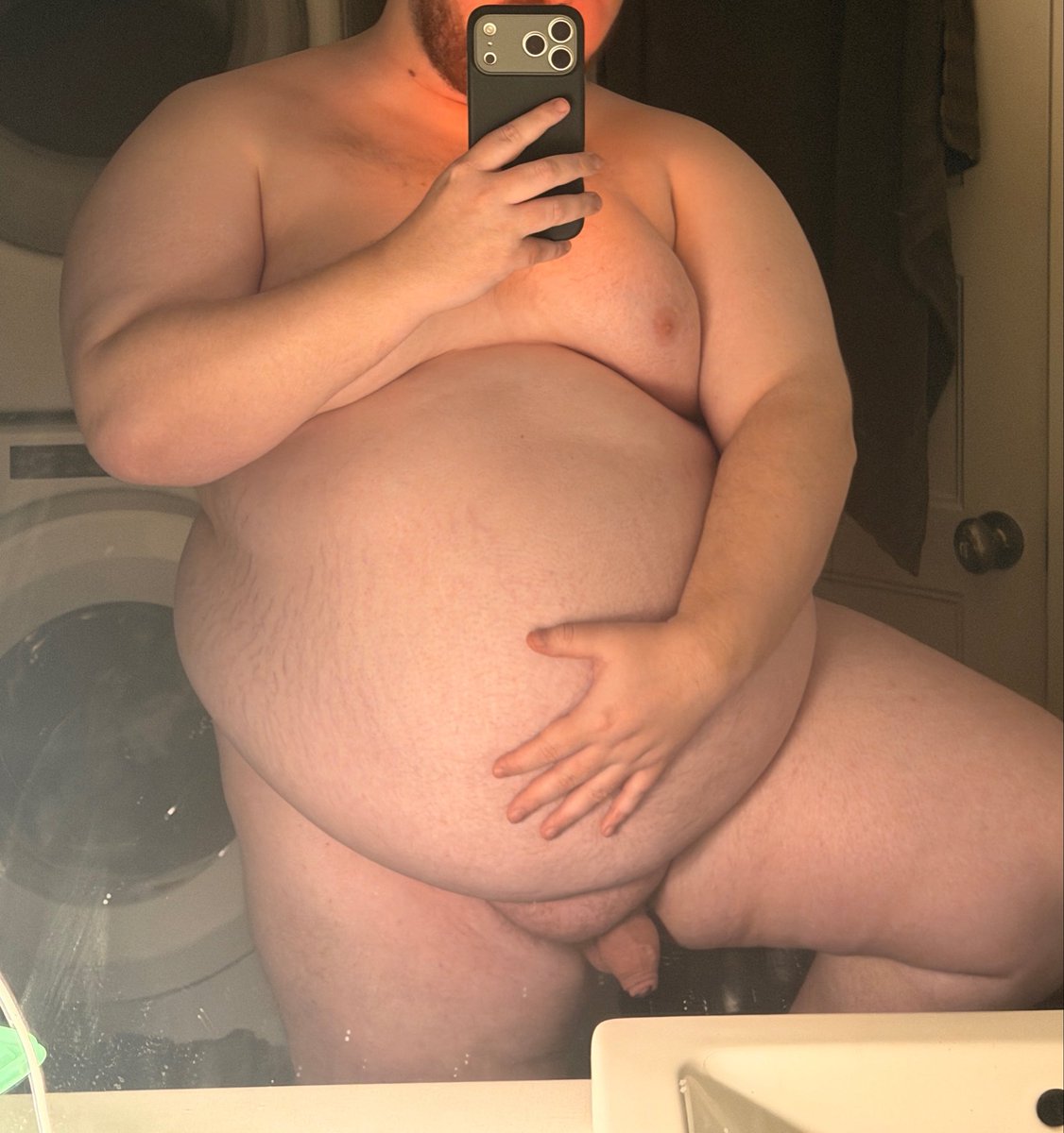 STV2077's tweet photo. Im so fucking plump rn who wants to jiggle my lard wish i was being teased rn https://t.co/vdX80PhGKx
