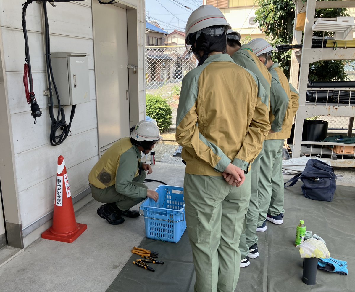 ChudenPowergrid's tweet photo. ＼インターンシップの実施🔧／
四日市支社は、市内にある工業高校の皆さんを対象にインターンシップを実施しました📝
高所作業車への乗車やドローン操作などを通じて、電力の安定供給を支える仕事をご紹介しました💡
今後も、次世代の学びや成長につながる取り組みを続けてまいります💪 https://t.co/XuhMdkQpyh