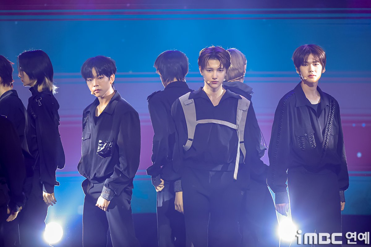 imbcenews's tweet photo. [포토] A20 SOUL 무대 모음ZIP
#A2OSOUL #에이투오소울 #더쇼 #iMBC연예

A2O SOUL(에이투오 소울)이 20일 오후 서울 상암 SBS프리즘타워에서 열린 SBS LIFE ‘더 쇼’ 생방송 현장 공개에 참석해 멋진 무대를 선보이고 있다.

🔗https://t.co/gAucod6ick https://t.co/nY99KZ1j6d