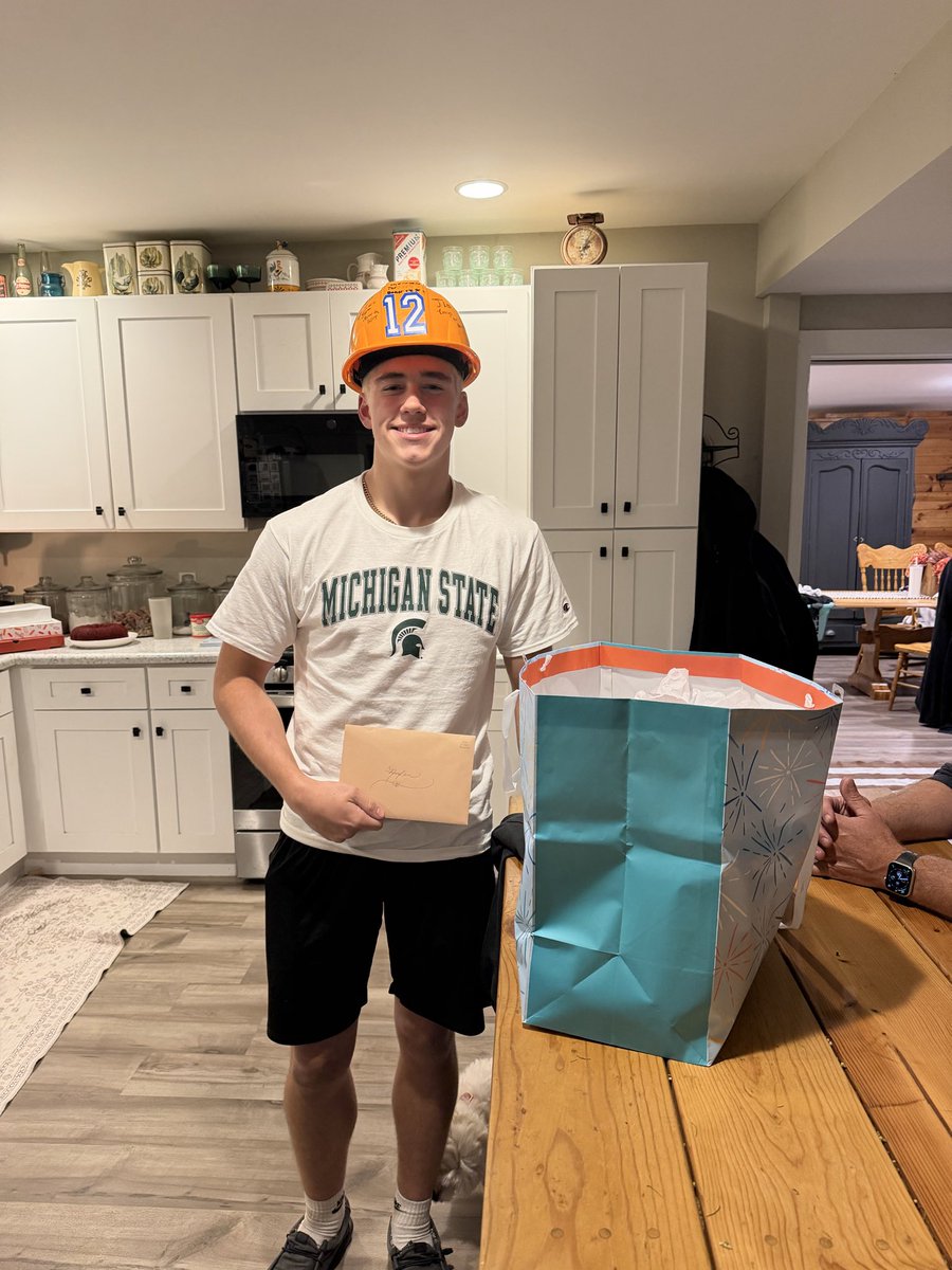 aiden_rich30's tweet photo. Pretty great birthday! ๐๐
๐ช๐ผ 2X Hard Hat this season
๐ 2X All-Conference โ back-to-back years
Grateful for my coaches and teammates. Still more work to do!
#30 | DL/TE-FB | 2027
@CollegeScoutFL @Firebirds_FB @CoachPopino @CoachKruse62
#GKCogs #AllConference #ClassOf2027 #RecruitMe