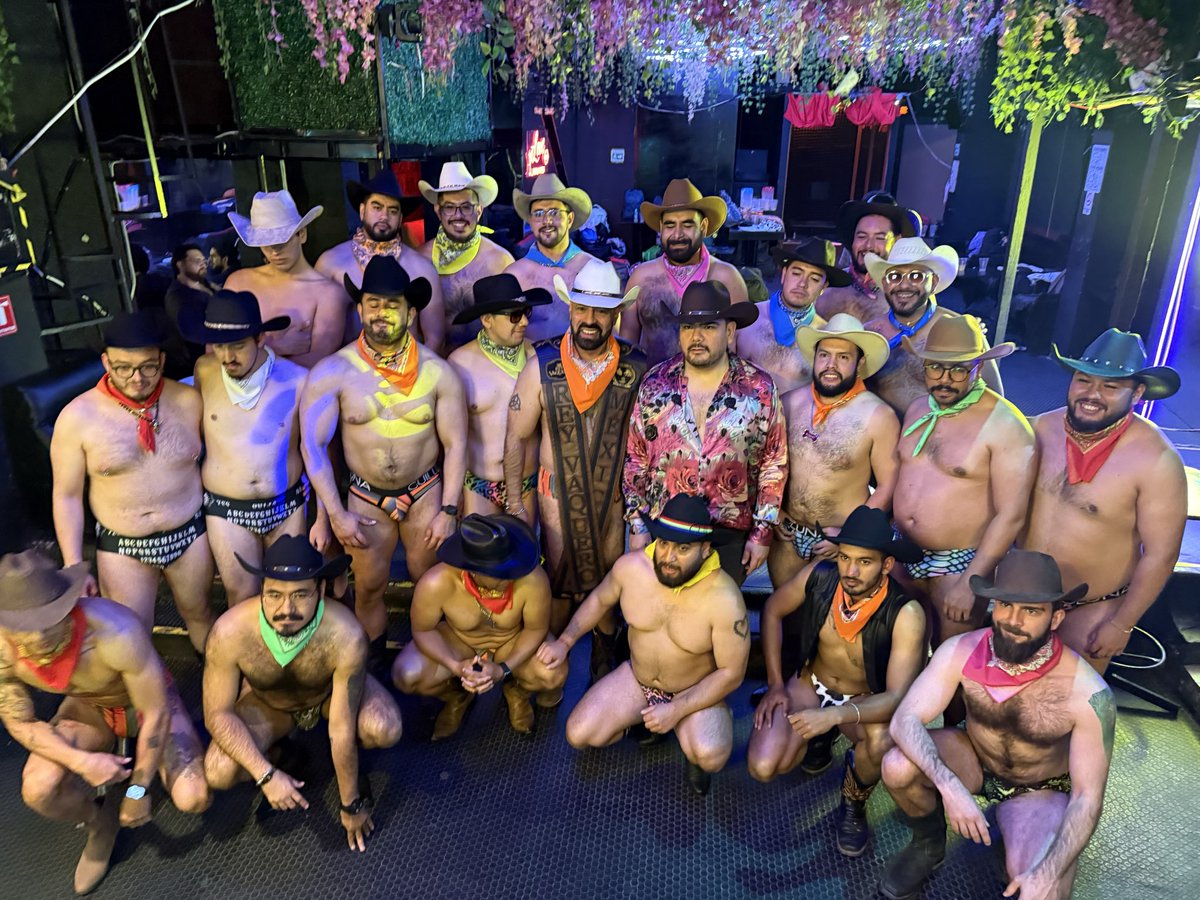 GuillermoLuna89's tweet photo. 🤠🌈 ¡La diversidad también se viste de vaquero!

Detrás de Guillermo Luna MX hay mucho más que ropa interior: hay creatividad, comunidad y ganas de romper estereotipos .
Orgulloso de este proyecto hecho en México.
@guillermolunamx @Vaqueros_Cdmx https://t.co/bOkhF6zi0V