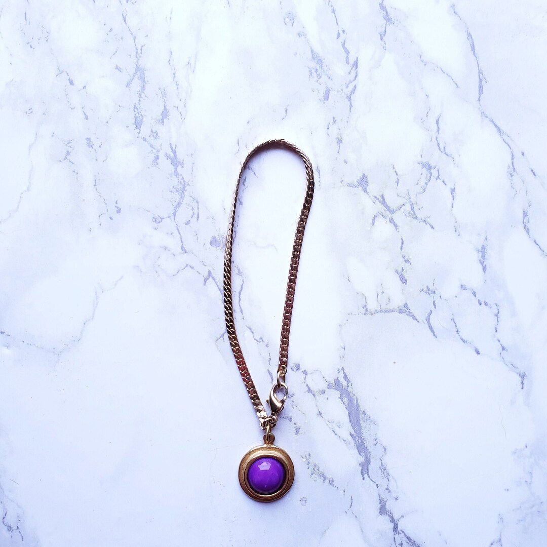 closetsamples's tweet photo. Vintage Royal Purple Charm Bracelet: Recycled Gold-Tone Jewelry by NolaRejeweled dlvr.​it/TW0LDZ https://t.co/266ShJdYZx