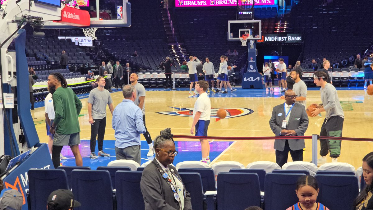 singleblacknerd's tweet photo. The @nba is back. Finally. https://t.co/8NQRSlR2At