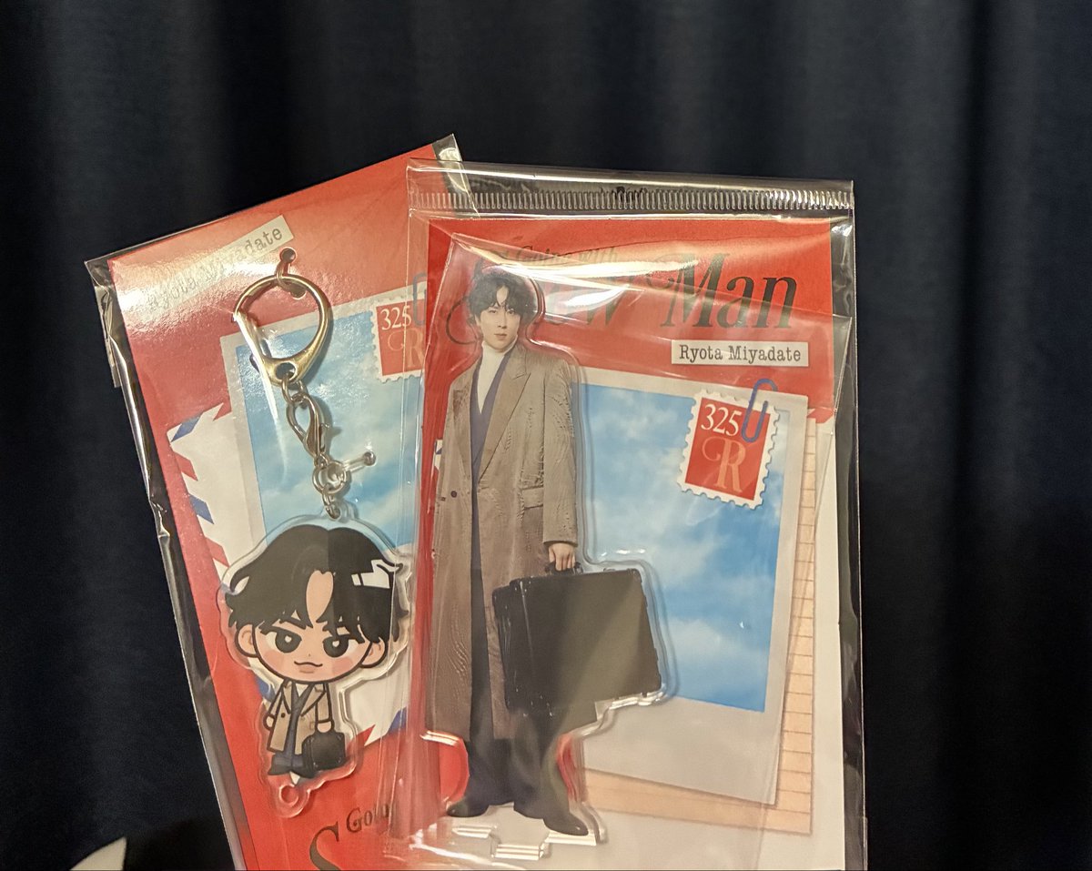 EF1RNn1jZkcHHli's tweet photo. ツアーグッズも一緒に届いた- ̗̀📦 ̖́-
ショッピングバッグ大きい😊
#SnowMan_DOMETOUR_ALLSUITE https://t.co/oOyvH4jh8k