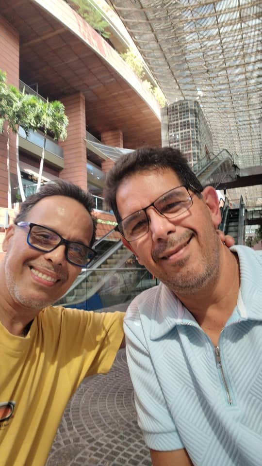 LessiMarcano's tweet photo. 2 Arquitectos
2 Hermanos 

Que orgullo hayas seguido mis pasos y me hayas superado🗝️ 

VENEZUELA nos necesita
Hay mucho por edificar en toda Venezuela. 

Te quiero Bro

201026

c. c San Ignacio
Chacao
Caracas Venezuela https://t.co/QECQPdjXUS