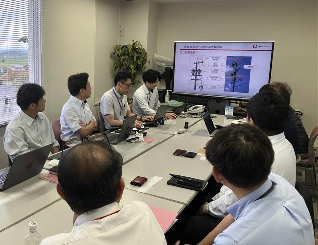 ChudenPowergrid's tweet photo. ＼停電に関する勉強会を開催📘／
三重支社は、報道機関の皆さまを対象に停電に関する勉強会を開催しました🤝
停電の仕組みや復旧までの流れをご説明したほか、災害時の情報発信について意見交換をおこないました💡
今後も、関係機関との連携を深め、適切な情報発信に努めてまいります💪 https://t.co/g6lQa2yzCm