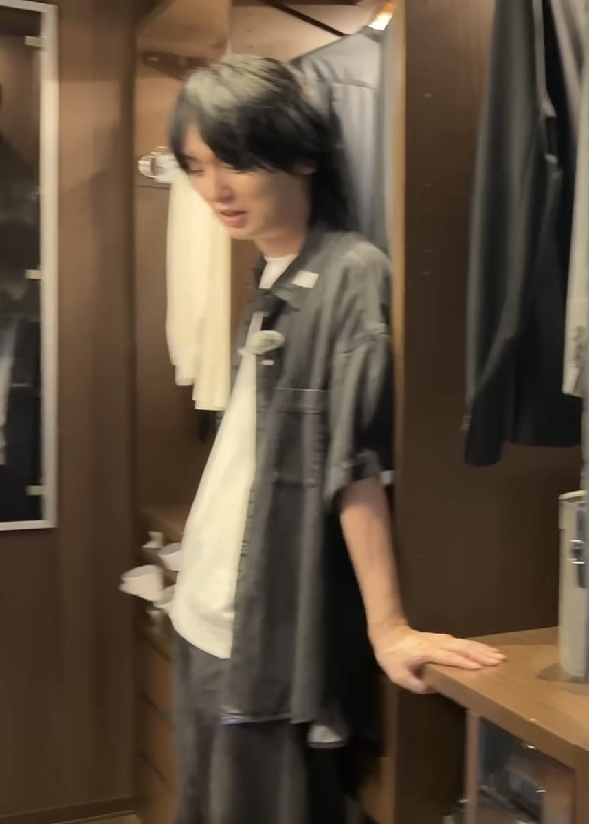 HSJ_aluha's tweet photo. たまにある盗撮アングルなんなんだ本当にw
でも本物の伊野尾慧を感じられてありがたいですw

 #いのちゃんねる https://t.co/9VsIRXOZKB