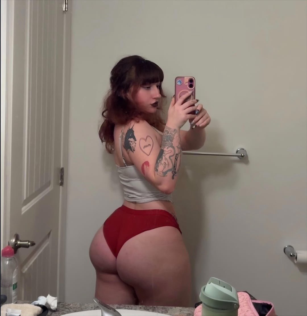 bichot3_'s tweet photo. my cock is getting absolutely obliterated over her pics https://t.co/0zX7mJHoqt