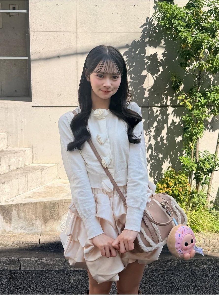 equalloveloveGO's tweet photo. 寝ても覚めても伊藤百花!
《君のことが好きだから》
可愛い🍑🍑🍑🍑🍑
#AKB48
#伊藤百花 https://t.co/rbRAzZBPuB