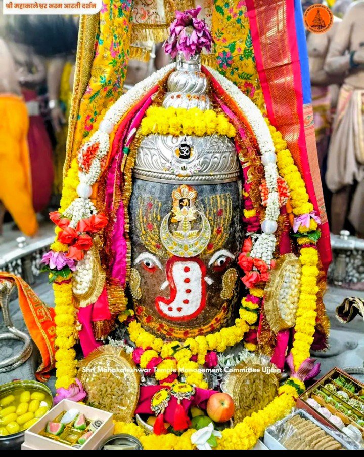 RajputRanjanaa's tweet photo. 🌺🔱🔱 जय श्री महाकाल 🔱🔱🌺 

श्री महाकालेश्वर ज्योतिर्लिंग भस्म आरती श्रृंगार दर्शन 🌺🌺 21.10.2026 कण कण में महादेव 🔱🔱🌺🌺 https://t.co/rl2K0ZZoVn