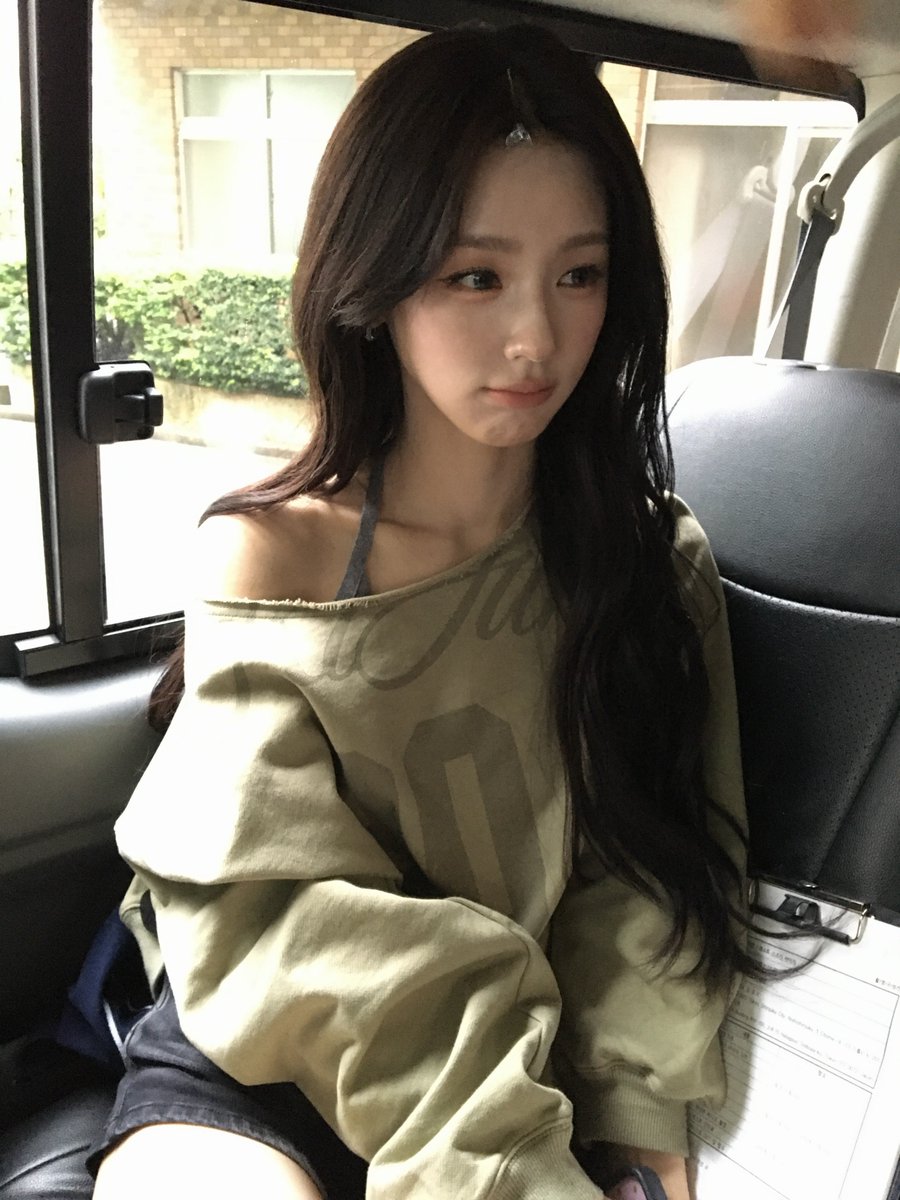 miyeonzzi's tweet photo. Masih ngantuk berat huhu😪😴 https://t.co/XkcqkXMnC4