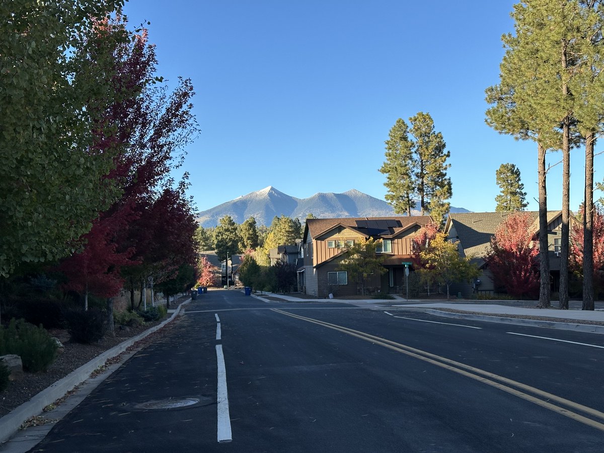 AllenPogue's tweet photo. @talledcombs Other: snow on the peaks here. I haven't seen any in town, unless it happened in the middle of the night and melted. https://t.co/c5BsiKSdKw