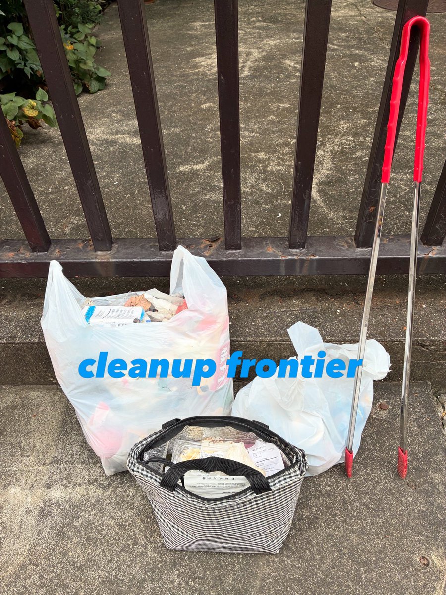 CleanupFrontier's tweet photo. NPO法人クリーンナップフロンティア
おはようございます
今朝は南風が吹いて暖かい東京です
新橋6丁目から芝公園にいく途中にある
コインパーキングに食べ後ゴミの袋に
ペットボトル、吸い殻に空き缶、さらにはペットボトルや空き缶を灰皿代わりにして放置
近隣の会社員の喫煙所と化してます https://t.co/3ZMxKUC9RE