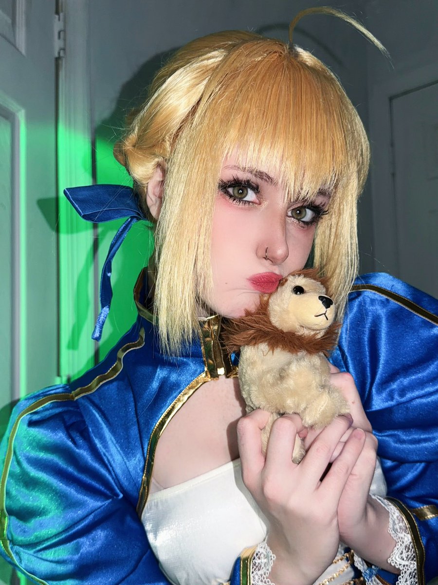 senjougicosplay's tweet photo. Hi guys, proper introduction here you can call me senjou/jougi 
im more active on instagram (@/senjougi) I like mahoyo, fate series (anime/VN), tsukihime, houseki no kuni, frieren, serial experiments lain, steins gate and genshin impact! 
Nice to meet you all ^_^ https://t.co/CqdRj7jFBf