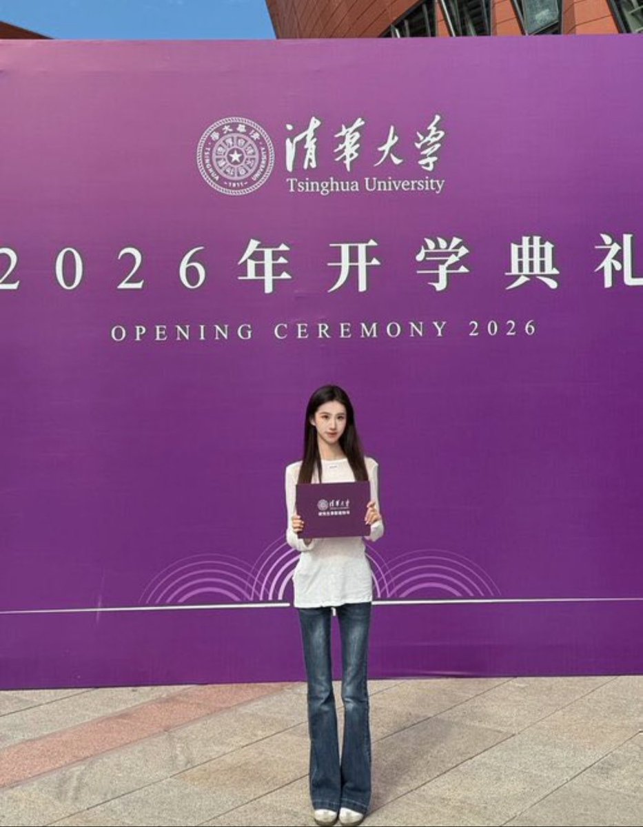 debra53ii0's tweet photo. 一早起来就拍照片了

有人想锐评一下女大福嘛 🥹       

看完不许瞎说，赶紧看，   

流言 88，，我真秒发！🙋 https://t.co/lRv95zAluL