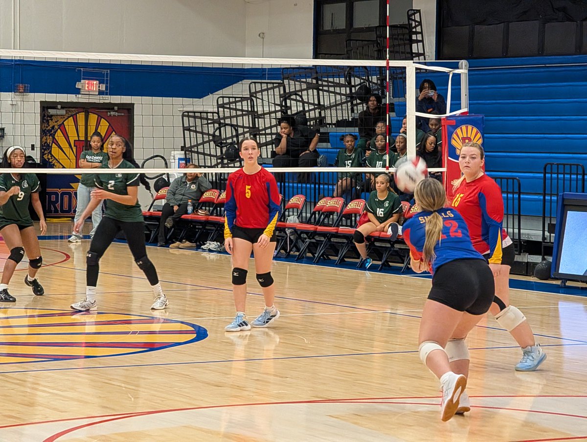 AMiller31's tweet photo. A program sweep for @ShellsVBall on #SrNight!

Shells defeat Madison in two on both levels. 

#GoShells @RoxanaAthletics @RHS_Shells @1071TheBigZ @STLhssports https://t.co/becckMiiUv