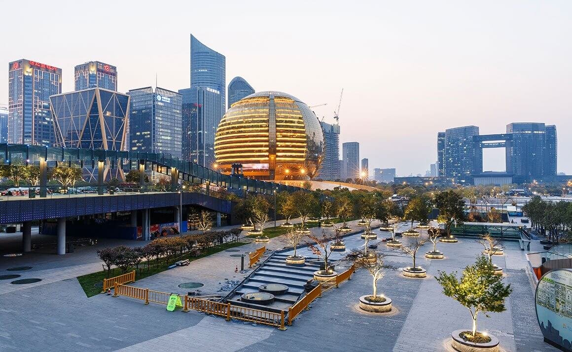 dhh's tweet photo. “[Hangzhou] is without doubt the finest and most splendid city in the world” — Marco Polo

I'm just as impressed in the 21st century as Polo was in the 13th. What a remarkable city! So green, so walkable, so beautiful. https://t.co/GcKsAm3WUw