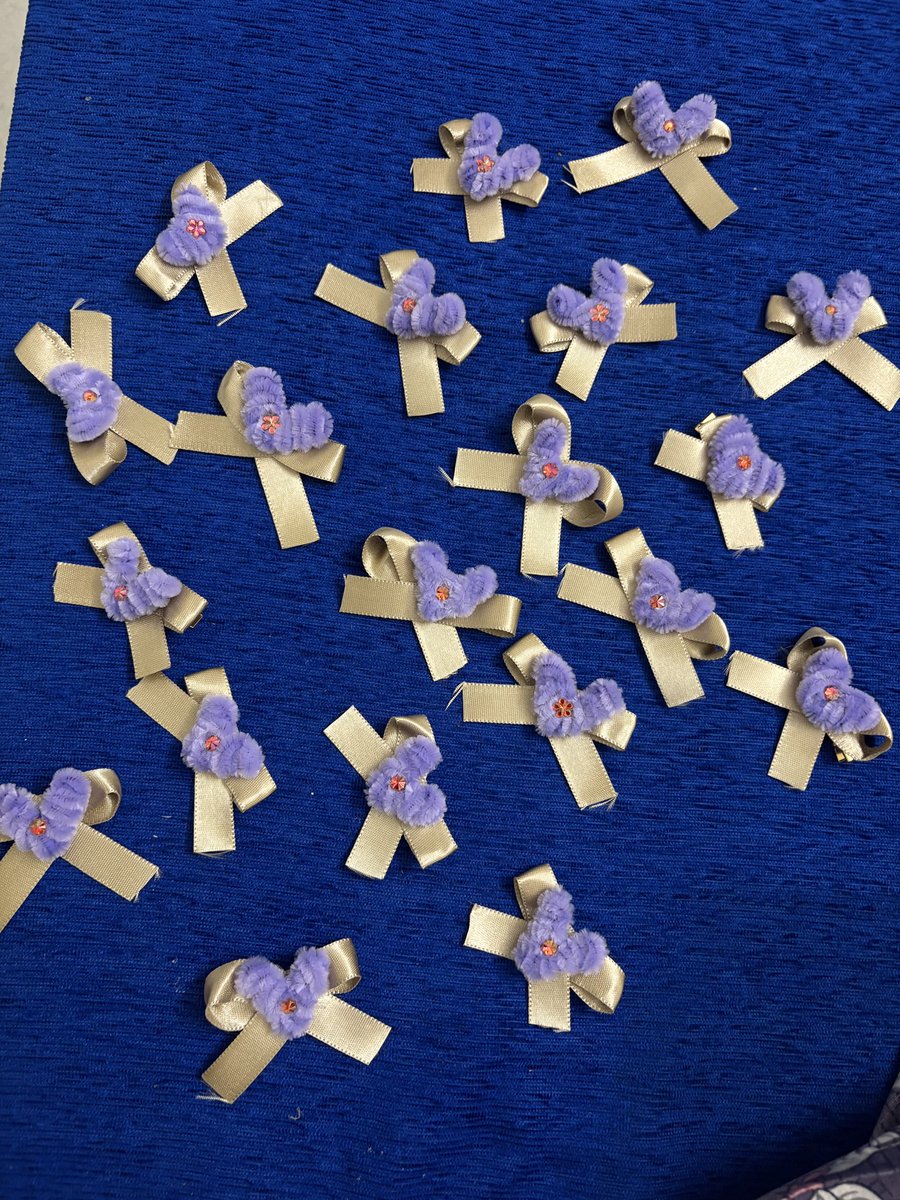 ot7theAnn's tweet photo. SG Day1 freebies are in process!! How’s this moots!!? #BTS_WORLDTOUR_ARIRANG #BTS https://t.co/mEZrsCmMnC