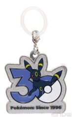 PokeGetInfoMain's tweet photo. 【ポケモン30周年】
30周年記念ロゴのメタルチャームマスコット第5弾となるイーブイフレンズの発売が判明

📅発売日：2026年11月下旬予定
💰価格：1回300円

✅ラインナップ(全9種類)
・イーブイ
・シャワーズ
・サンダース
・ブースター
・エーフィ
・ブラッキー
・リーフィア
・グレイシア
・ニンフィア

✅26年11月下旬より、ポケモン30周年を記念したメタルチャームマスコット第5弾がカプセルトイで登場
https://t.co/6DrYWzHLI3
