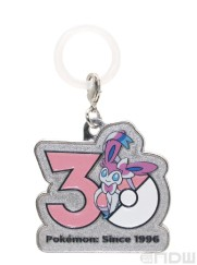 PokeGetInfoMain's tweet photo. 【ポケモン30周年】
30周年記念ロゴのメタルチャームマスコット第5弾となるイーブイフレンズの発売が判明

📅発売日：2026年11月下旬予定
💰価格：1回300円

✅ラインナップ(全9種類)
・イーブイ
・シャワーズ
・サンダース
・ブースター
・エーフィ
・ブラッキー
・リーフィア
・グレイシア
・ニンフィア

✅26年11月下旬より、ポケモン30周年を記念したメタルチャームマスコット第5弾がカプセルトイで登場
https://t.co/6DrYWzHLI3