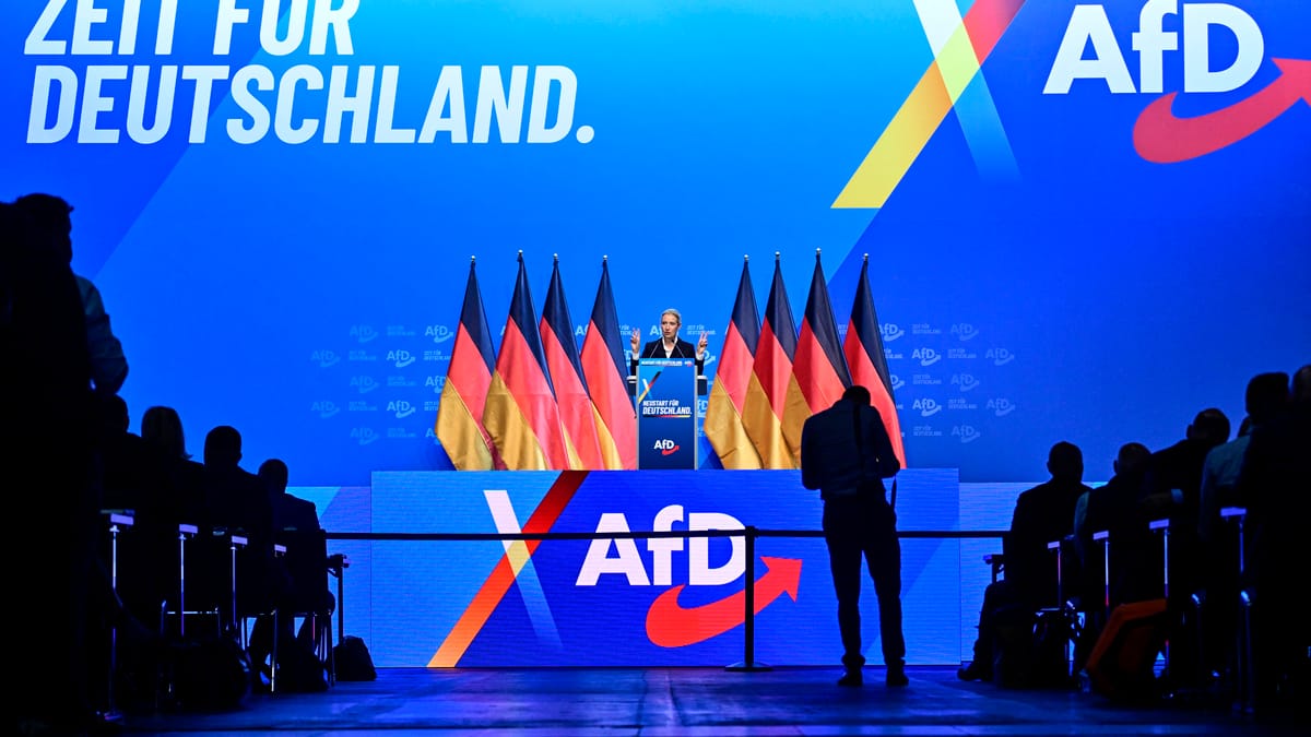 ChanceGardi's tweet photo. Progetto di AfD per riformare l’UE 
- Parlamentari UE sostituiti da delegati dei parlamenti nazionali 
- Commissione UE sostituita dai leader nazionali 
- Sostituire la Corte UE con un arbitrato 
- Tagliare il bilancio e dare più potere alle grandi economie dell’eurozona https://t.co/7UzFD3fhwZ