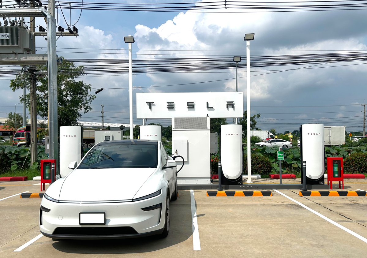TeslaCharging's tweet photo. New Tesla Supercharger: Nakhon Pathom, Thailand - Global House (4 stalls) 
https://t.co/kVufm9yAPJ https://t.co/hsppsHDCGL