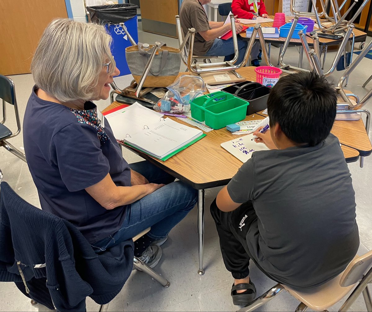GloriaJCSL's tweet photo. Students in our Let’s Read Tutoring Club receive individualized 1 on 1 support in reading for 1 1/2 hours 2x’s a week. We are grateful to have dedicated volunteers who show up each week to work with our @HHESHUSKIES 
@csconnectmcps
#germantownglobal https://t.co/isdVyx41Ps