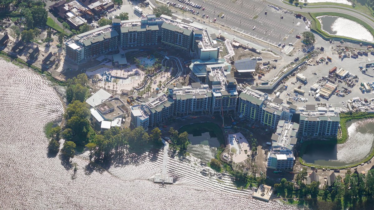 bioreconstruct's tweet photo. 2 aerial overviews of construction at Disney's Lakeshore Lodge.
📷 Sep 18 https://t.co/of4CchA9iB